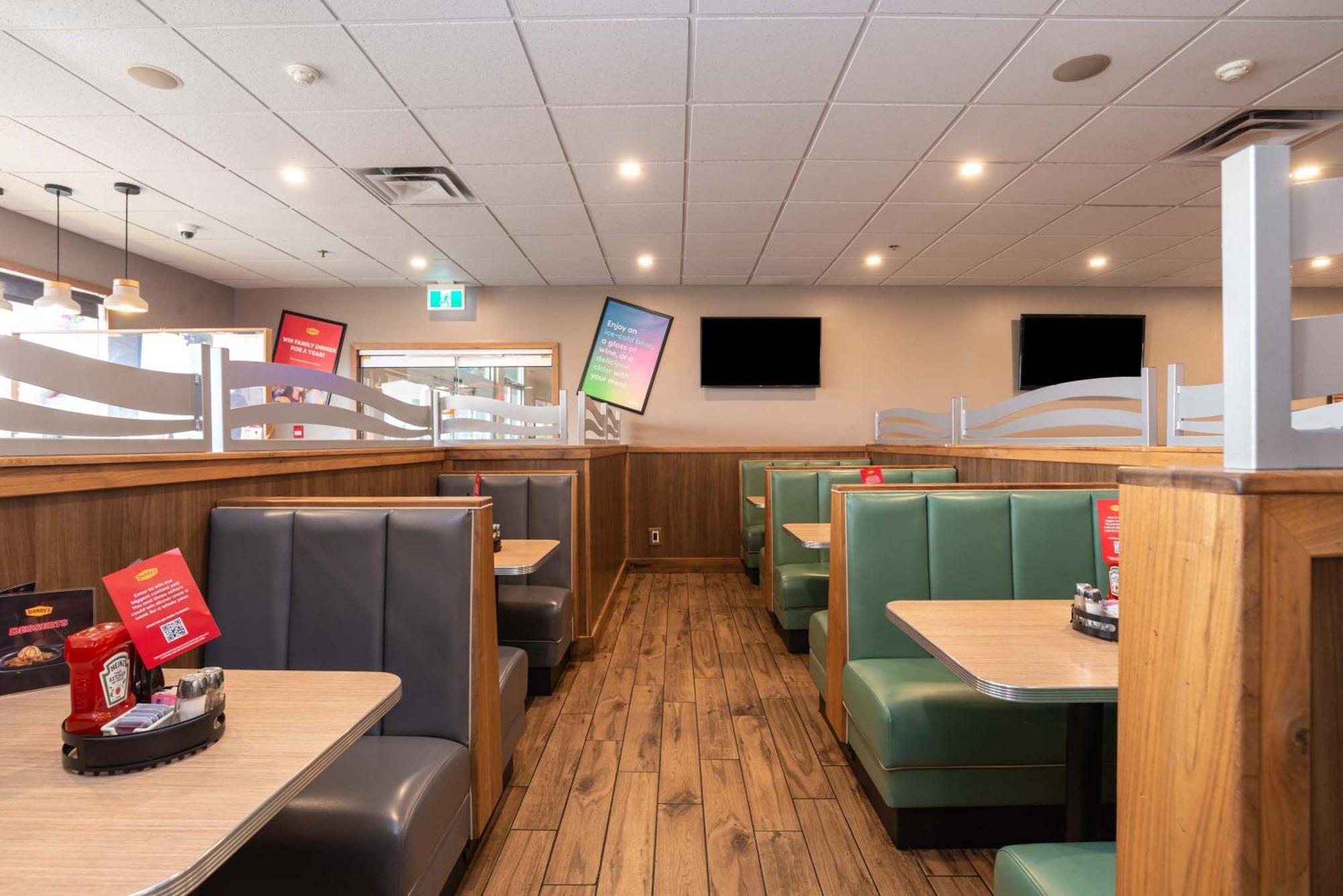 Sandman Hotel Edmonton West Екстер'єр фото